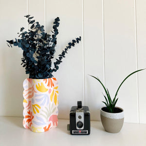 Cache-pot, vase et bouquet