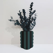 Charger l&#39;image dans la galerie, Cache-pot, vase et bouquet
