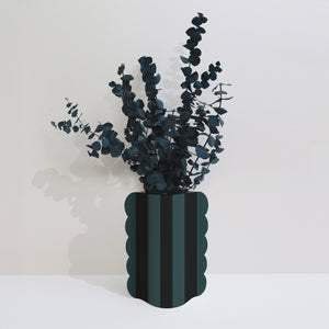 Cache-pot, vase et bouquet