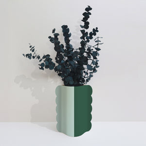 Cache-pot, vase et bouquet