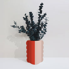 Charger l&#39;image dans la galerie, Cache-pot, vase et bouquet
