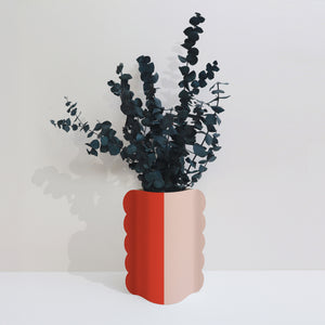 Cache-pot, vase et bouquet