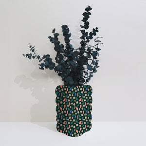 Cache-pot, vase et bouquet