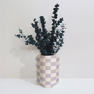 Cache-pot, vase et bouquet
