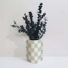 Charger l&#39;image dans la galerie, Cache-pot, vase et bouquet
