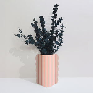 Cache-pot, vase et bouquet
