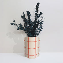 Charger l&#39;image dans la galerie, Cache-pot, vase et bouquet
